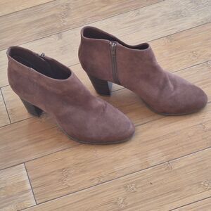 Old Navy Vegan Suede Block Heel Booties size 8 Zip Ankle Boots Brown